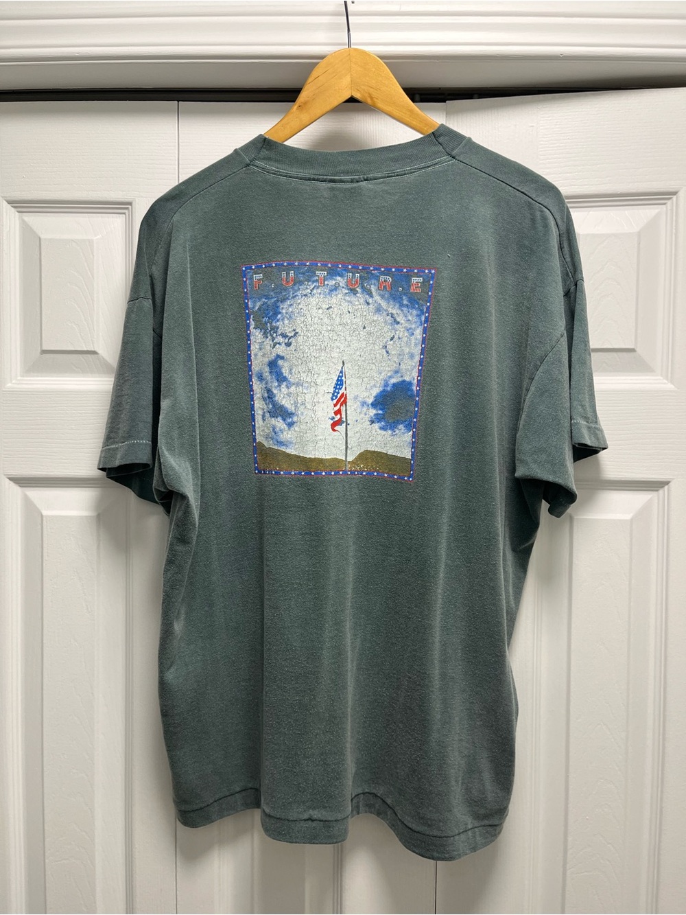 1990s Pearl Jam FUTURE T-shirt - Picture 8 of 16